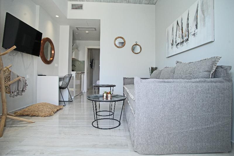 Minthi Boutique Apartments Ханиоти Екстериор снимка