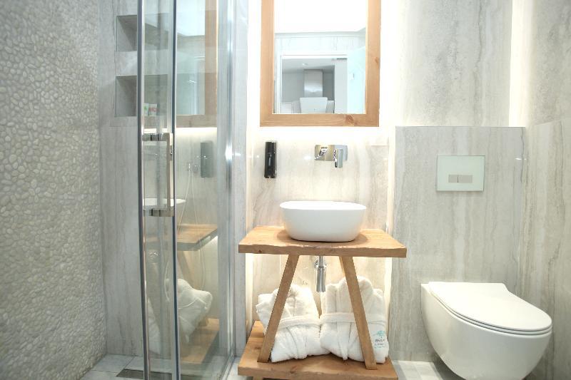 Minthi Boutique Apartments Ханиоти Екстериор снимка
