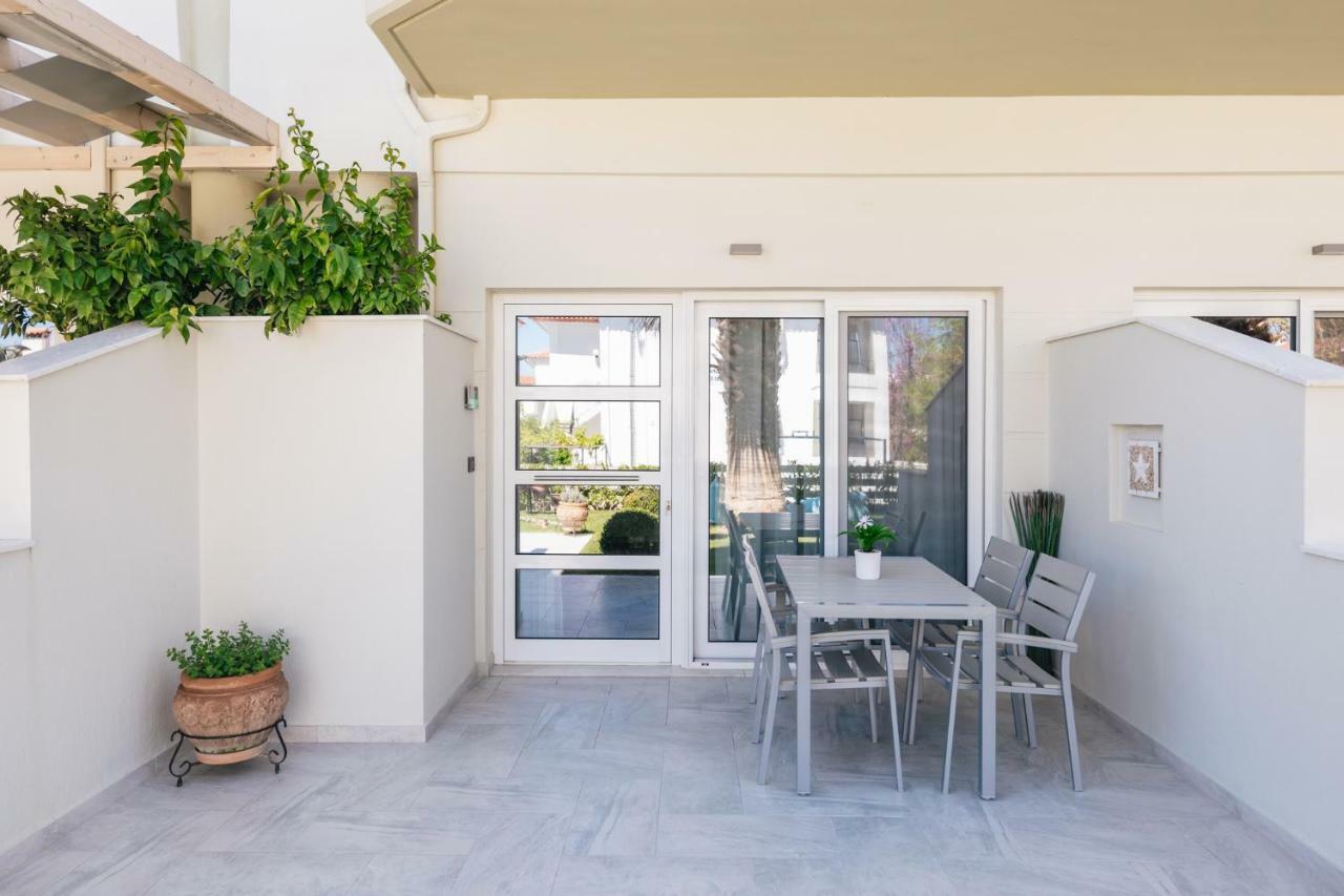 Minthi Boutique Apartments Ханиоти Екстериор снимка