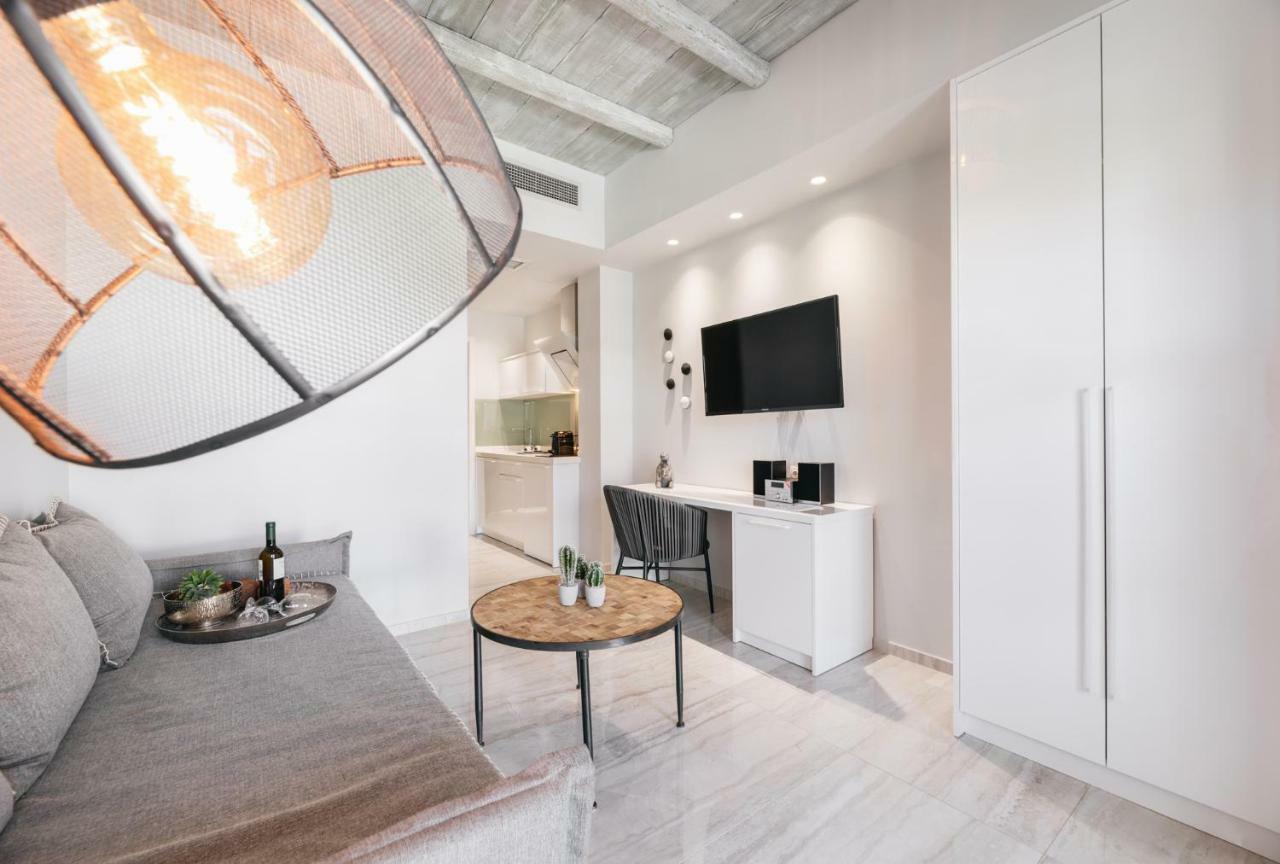 Minthi Boutique Apartments Ханиоти Екстериор снимка